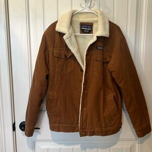 Patagonia Pile Lined Trucker Jacket NWOT, tag says med butfits more like a small